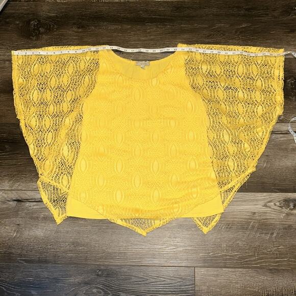 Chenault yellow pancho style knitted top with a solid tank, size large - Picture 5 of 11